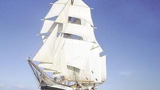 Ein halbes Jahr überqueren 32 Schüler mit der Thor Heyerdahl das Meer. Ein halbes Jahr überqueren 32 Schüler mit der Thor Heyerdahl das Meer.