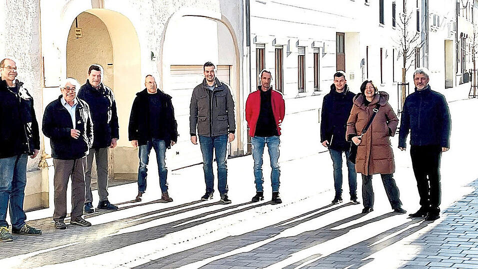 Freuten sich über die Freigabe: Bürgermeister Bauer, Barbara Wilnhammer, Sebastian Riedl, Christian Gitterer, Manuel Schießl, Michael Nachreiner, Peter Kolbeck, Werner Perlinger, Karl Friedrich und Josef Ruhland (von rechts). Freuten sich über die Freigabe: Bürgermeister Bauer, Barbara Wilnhammer, Sebastian Riedl, Christian Gitterer, Manuel Schießl, Michael Nachreiner, Peter Kolbeck, Werner Perlinger, Karl Friedrich und Josef Ruhland (von rechts).
