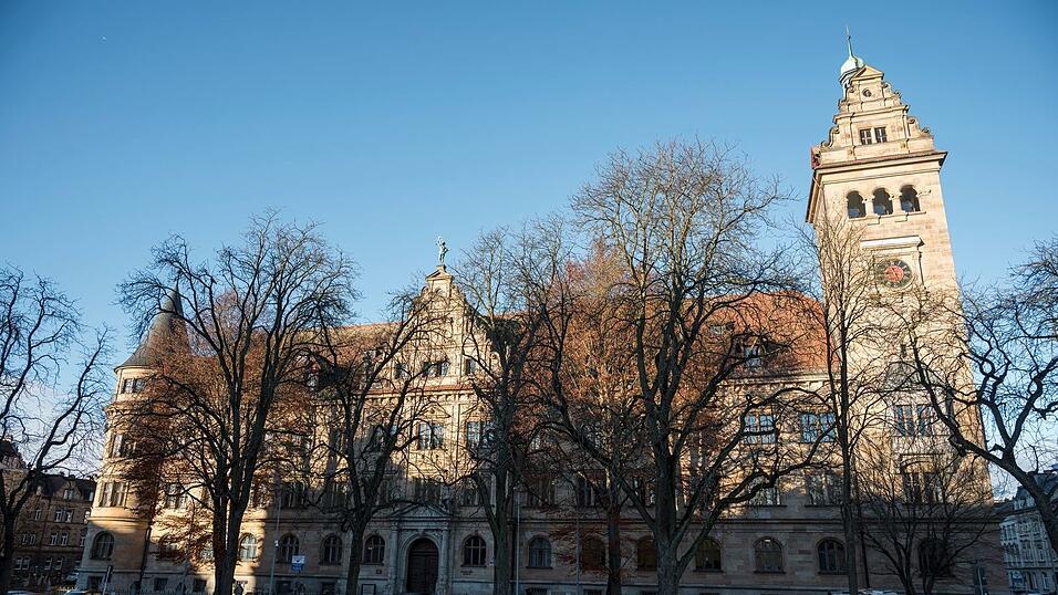 Ein J&auml;ger erschie&szlig;t grundlos einen Hund und erh&auml;lt daf&uuml;r eine Haftstrafe - die Entscheidung des Landgerichts Bamberg hat nun Bestand. (Archivbild)