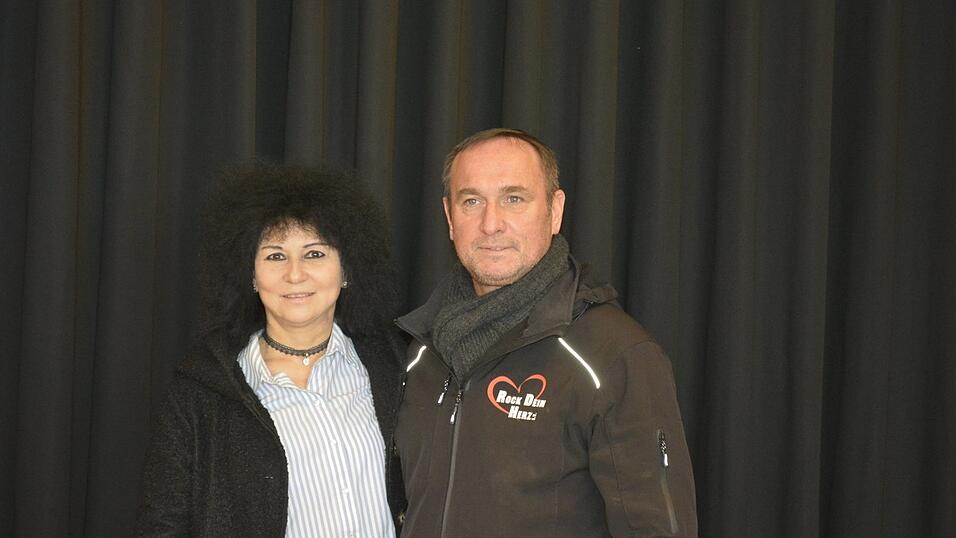 Peter Gregor und Anna Fuhrländer besichtigten den Bürgersaal als Aufführungsort für das Benefizkonzert am 31. Oktober. Peter Gregor und Anna Fuhrländer besichtigten den Bürgersaal als Aufführungsort für das Benefizkonzert am 31. Oktober.