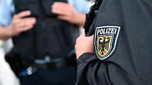 Bundespolizisten nahmen den Mann an seiner Wohnadresse fest. (Archivbild)