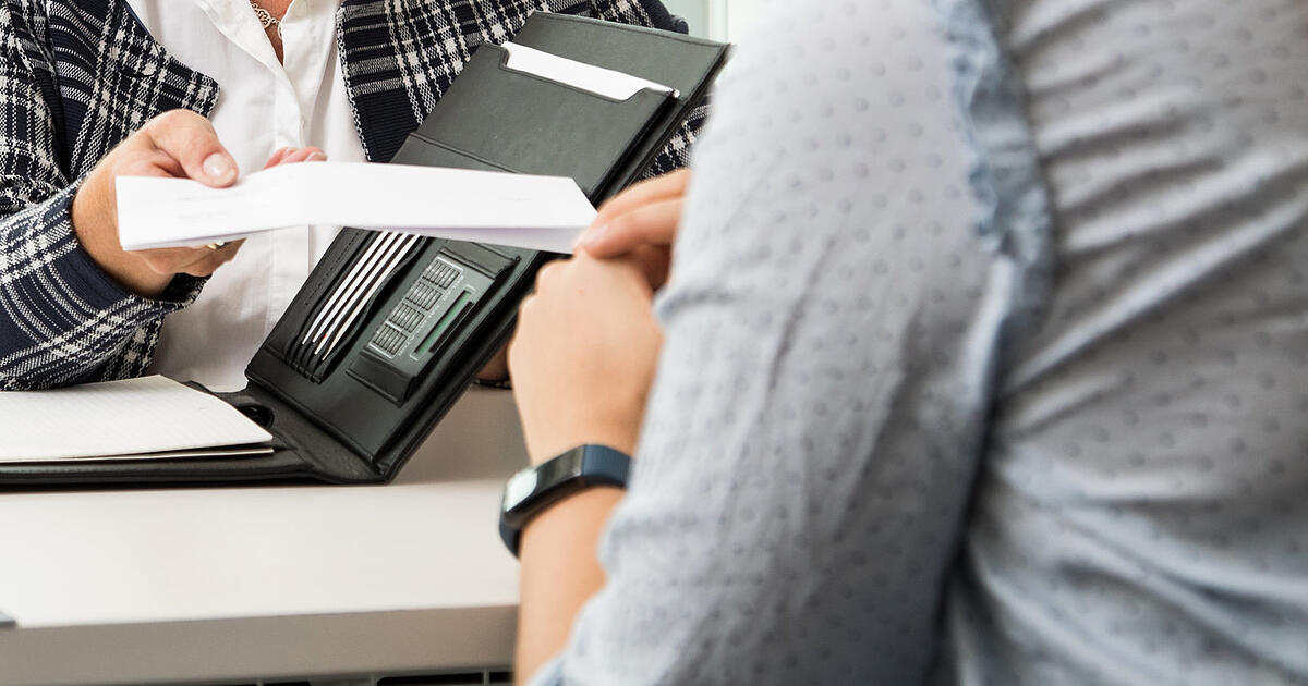 Experte besorgt: Hohe Abfindungen führen zu Mangel an Arbeitskräften