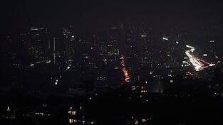 Die Skyline der nordkalifornischen Metropole ist ungew&ouml;hnlich dunkel.