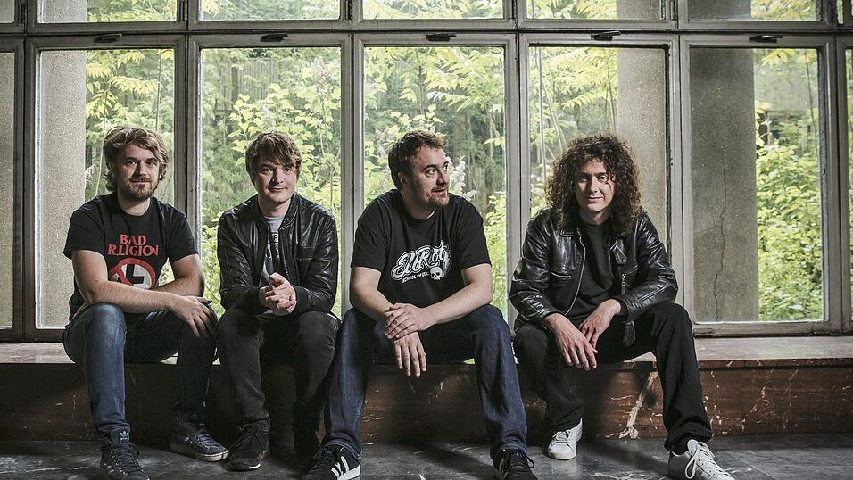 Madsen - das sind Schlagzeuger Sascha Madsen, S&auml;nger Sebastian Madsen, Gitarrist Johannes Madsen und Bassist Niko Maurer und (von links). (Foto: Marco Sensche)