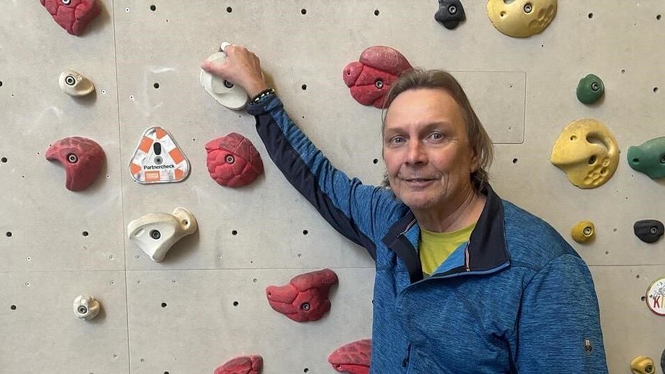 Michael Füchsle in seiner Stamm-Kletterhalle: Noch im Mai war das durch zwei lebensbedrohliche Operationen undenkbar. Michael Füchsle in seiner Stamm-Kletterhalle: Noch im Mai war das durch zwei lebensbedrohliche Operationen undenkbar.