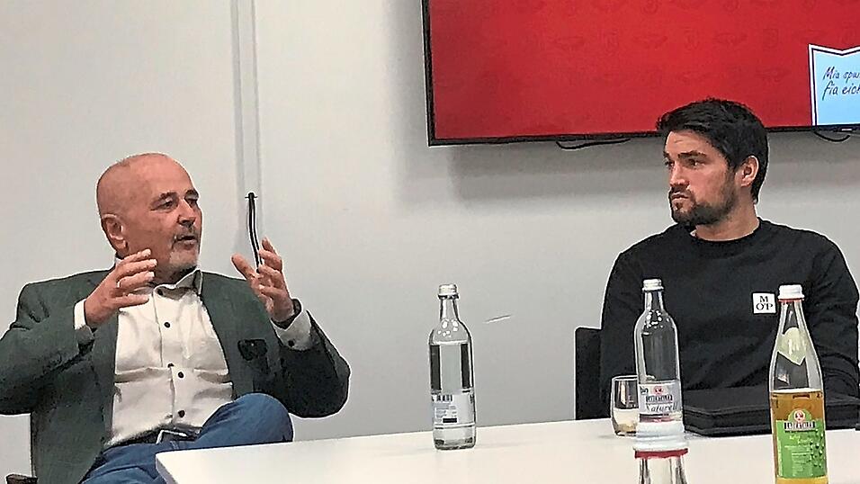 Ex-Vorstandschef Hans Rothammer (links) und sein Nachfolger Oliver Hein bei der gemeinsamen Pressekonferenz am Donnerstag.