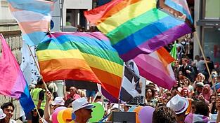 Bunt soll es am 5. Juli wieder werden. Allerdings wird es die Parade mit zuletzt rund 3.000 Teilnehmenden diesmal nicht geben.