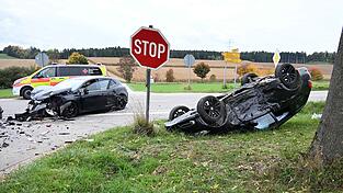 Ein Abschlepper barg die nicht mehr fahrbereiten Autos. 