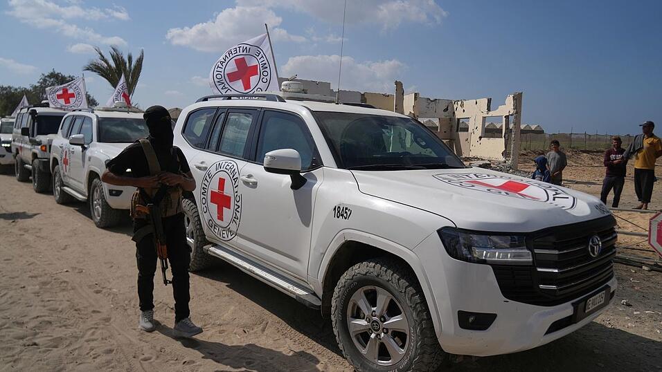 Die Hamas hat eine weitere Leiche an das Rote Kreuz übergeben, bei der es sich mutmaßlich um eine getötete Geisel handelt. (Archivbild) Die Hamas hat eine weitere Leiche an das Rote Kreuz übergeben, bei der es sich mutmaßlich um eine getötete Geisel handelt. (Archivbild)