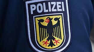 Nach einer Zugentgleisung im Bahnhof von Neumarkt in der Oberpfalz ermitteln die Beamten wegen der Unfallursache. (Symbolfoto) Nach einer Zugentgleisung im Bahnhof von Neumarkt in der Oberpfalz ermitteln die Beamten wegen der Unfallursache. (Symbolfoto)