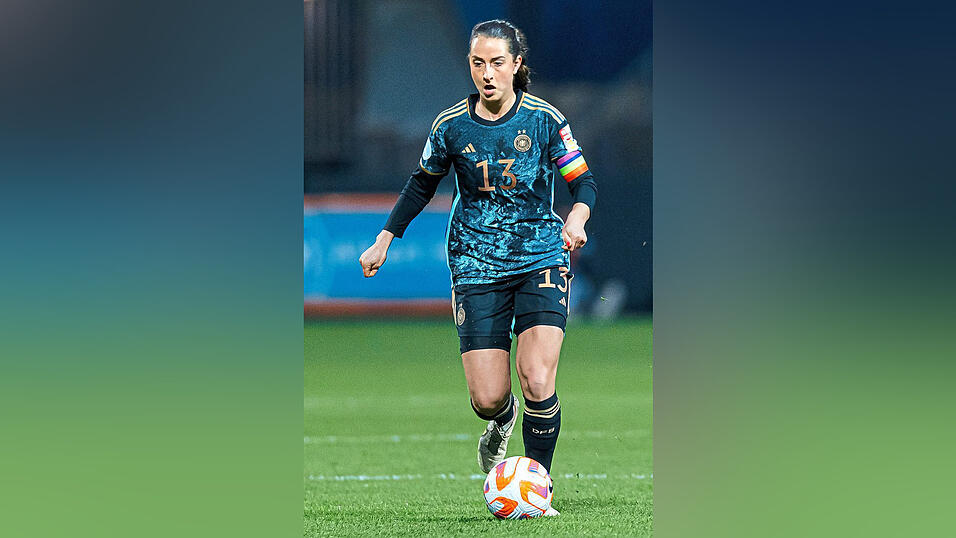 Gilt mit Deutschland als Titelfavorit: Die Ambergerin Sara Däbritz. Gilt mit Deutschland als Titelfavorit: Die Ambergerin Sara Däbritz.