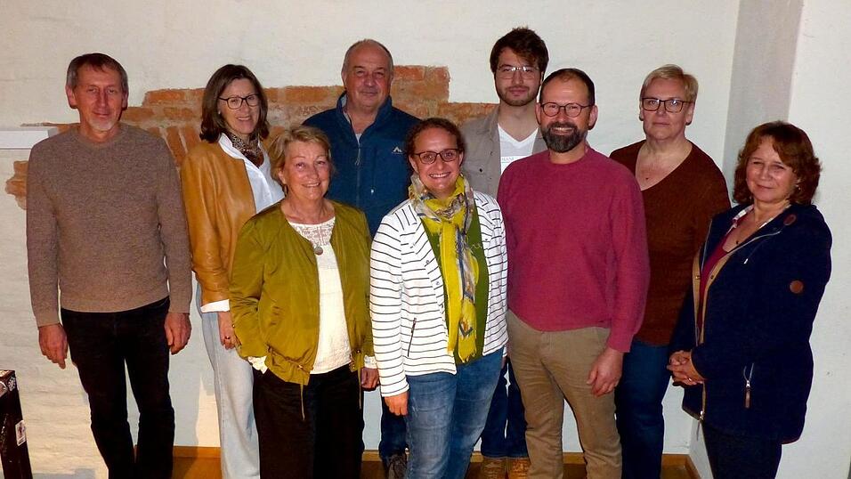 Die Kandidaten für die Stadtratswahl mit (v.l.) stellvertretenden Kreisvorsitzenden Christian Kerschl, Brigitte Lechner, Susanne Weller, Georg Dorfmeister, Astrid Ruschitschka, Lukas Zeitler, Spitzenkandidat Christian Schweiger, Ruth Neubauer und Inge Dorfmeister.