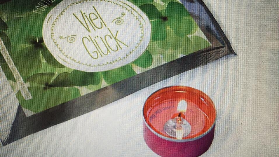 Der Hauptartikel der Grafikfirma Valina auf der Frankfurter Buchmesse ist das 'Glückslicht'. Der Hauptartikel der Grafikfirma Valina auf der Frankfurter Buchmesse ist das 'Glückslicht'.