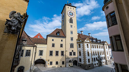 Der oder die Oberbürgermeisterin steht in Regensburg noch nicht fest. Es geht in die Stichwahl. (Symbolbild) Der oder die Oberbürgermeisterin steht in Regensburg noch nicht fest. Es geht in die Stichwahl. (Symbolbild)