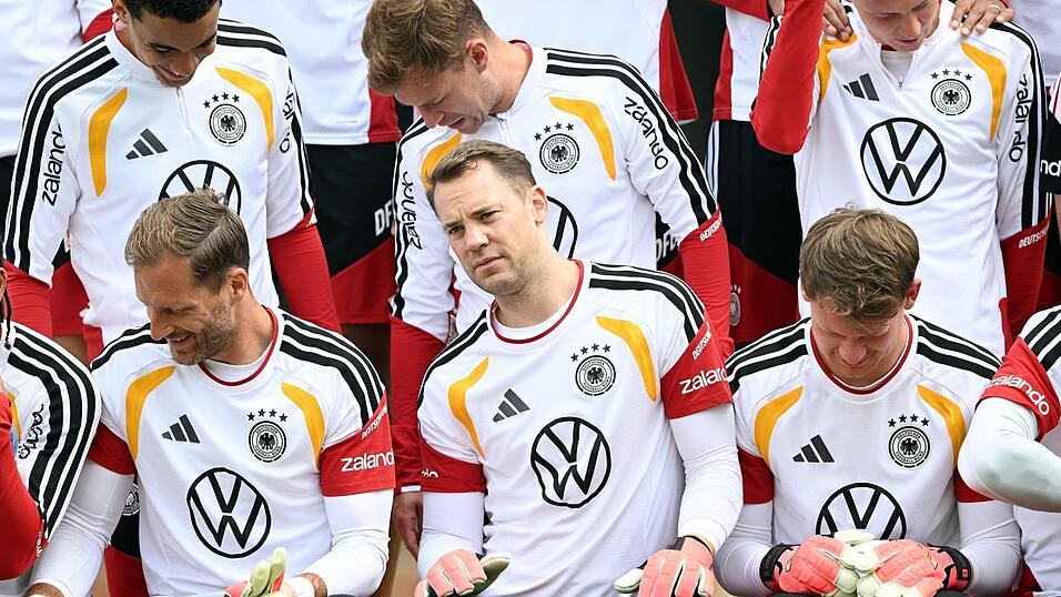Manuel Neuer ist zurück im Kreis der Nationalmannschaft. Manuel Neuer ist zurück im Kreis der Nationalmannschaft.