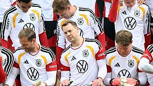 Manuel Neuer ist zurück im Kreis der Nationalmannschaft. Manuel Neuer ist zurück im Kreis der Nationalmannschaft.