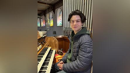Seit er 13 Jahre alt ist, spielt Jonas Orgel