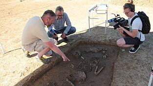 Ein Team um Kreisarch&auml;ologe Dr. Florian Eibl hatte ein 6.800 Jahre altes Skelett gefunden.