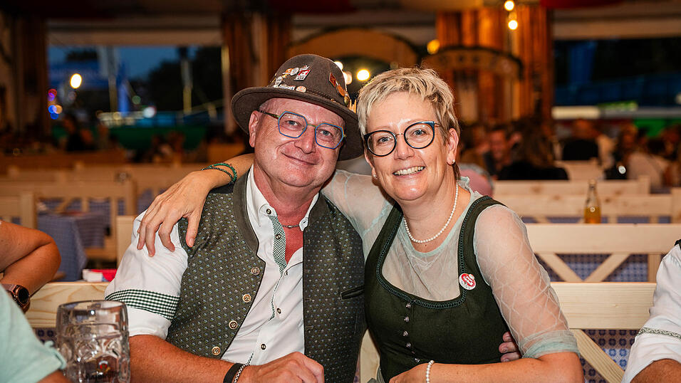 Die Partybilder vom Sonntag, 16. August, aus dem Festzelt Greindl. Die Partybilder vom Sonntag, 16. August, aus dem Festzelt Greindl.