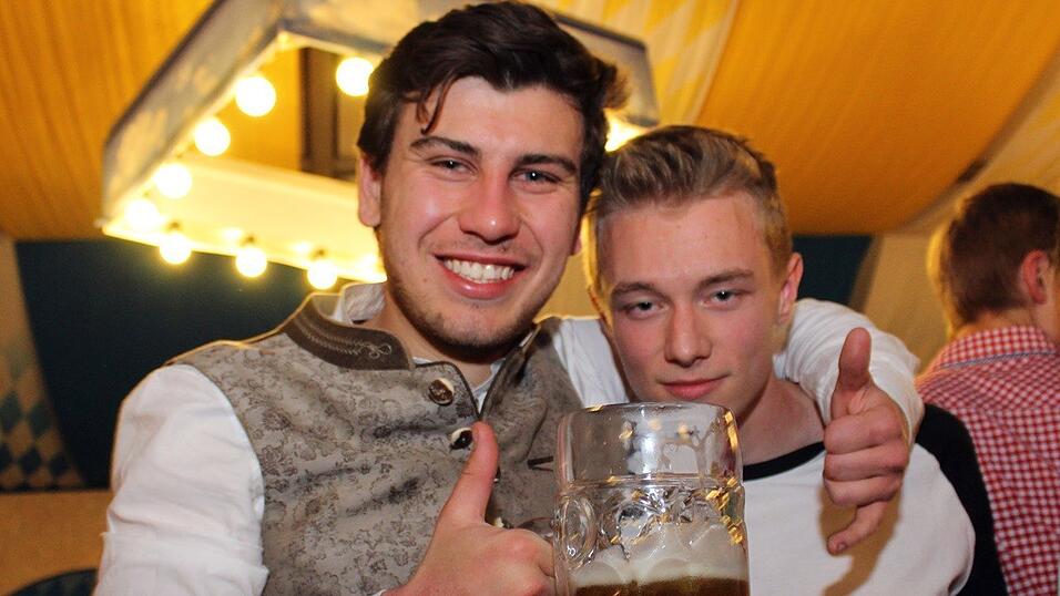 Die Fr&uuml;hjahrsdult 2017 in Landshut neigt sich dem Ende entgegen. Grund genug, noch einmal richtig in den Bierzelten zu feiern - abgerundet vom traditionellen Feuerwerk.