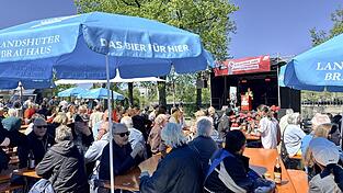 Rund 450 Personen nahem am 1. Mai an der Kundgebung des DGB am L&auml;ndtorplatz teil.