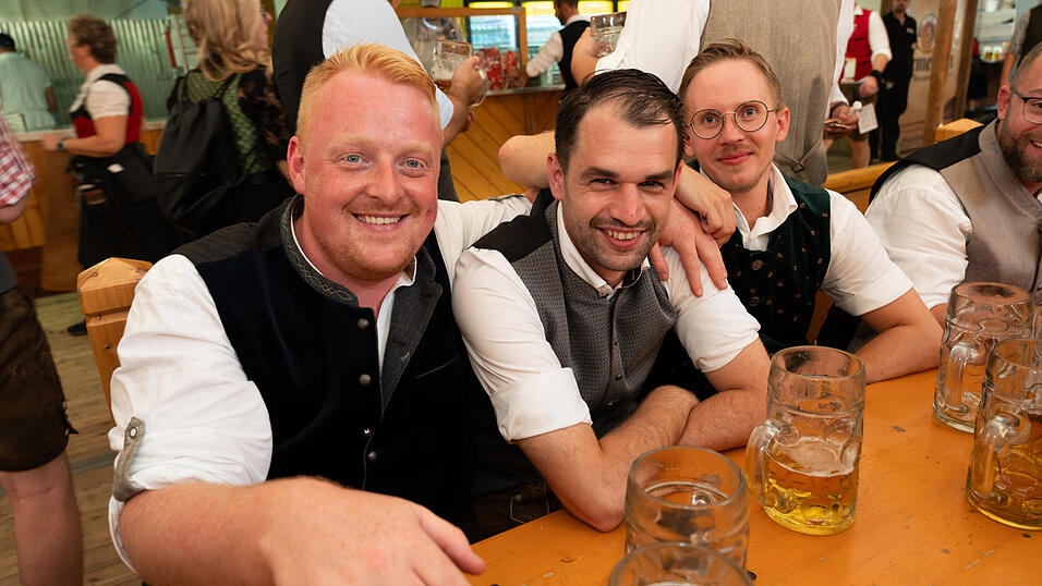 Die Partybilder vom Samstag, 17. August, aus dem Festzelt Nothaft. Die Partybilder vom Samstag, 17. August, aus dem Festzelt Nothaft.