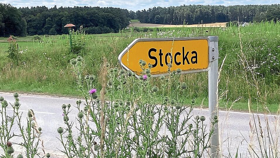 Vertreter der BI Abensberg sprachen in Hausen darüber, wie sich aus ihrer Sicht der in Stocka geplante Logistikpark auf die umliegenden Gemeinden auswirkt. Vertreter der BI Abensberg sprachen in Hausen darüber, wie sich aus ihrer Sicht der in Stocka geplante Logistikpark auf die umliegenden Gemeinden auswirkt.