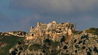 Die Kreuzritterfestung Beaufort, die israelische Soldaten eingenommen haben, liegt in der Nähe eines nordöstlichen Ausläufers der israelischen Grenze. Die Kreuzritterfestung Beaufort, die israelische Soldaten eingenommen haben, liegt in der Nähe eines nordöstlichen Ausläufers der israelischen Grenze.