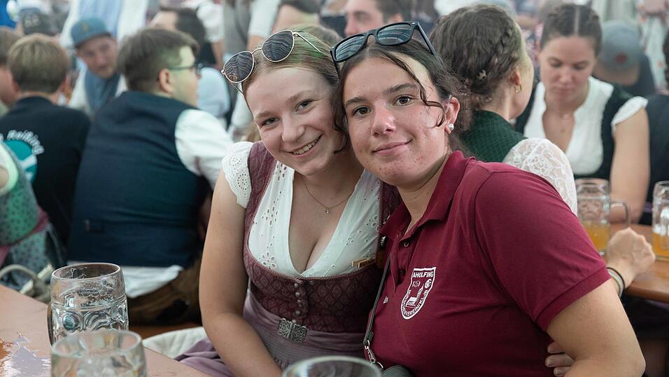 Die Partybilder vom Montag, 10. August, aus dem Festzelt Wenisch. Die Partybilder vom Montag, 10. August, aus dem Festzelt Wenisch.