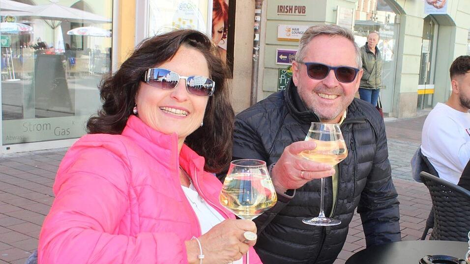 Die Landshuter genießen die neuen Freiheiten und das gute Wetter. Die Landshuter genießen die neuen Freiheiten und das gute Wetter.