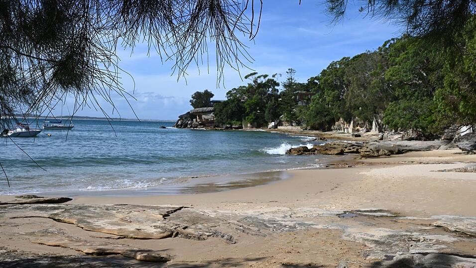 Augenzeugen am Gunyah Beach eilten der Frau zu Hilfe - und retteten ihr vermutlich das Leben.