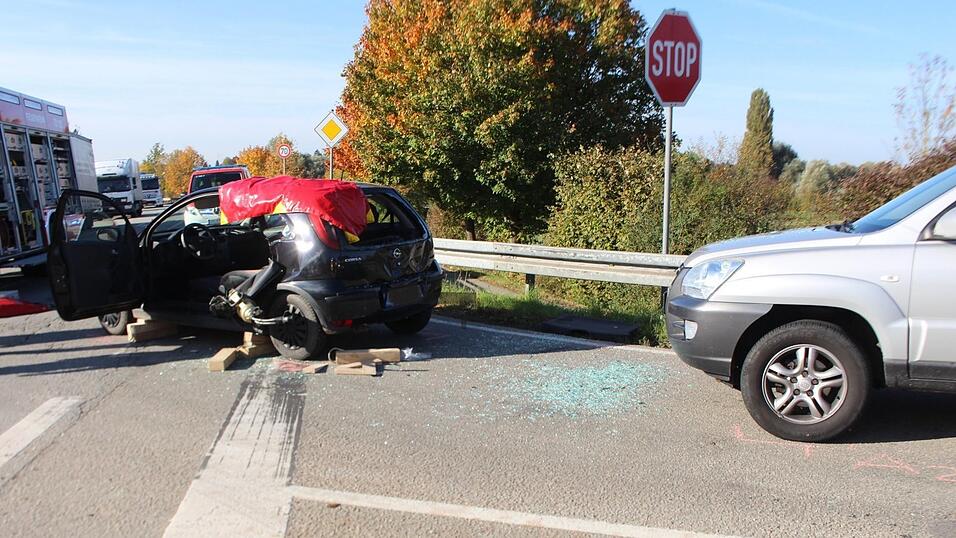 Die Kollision ereignete sich an der Einm&uuml;ndung vom Hirschberger Ring auf die SRs 12.