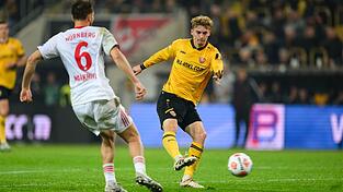 Dominik Kother (r, Dynamo Dresden) erzielt das Tor zum 1:1. Dominik Kother (r, Dynamo Dresden) erzielt das Tor zum 1:1.
