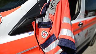 Am Hauptbahnhof in Regensburg griff ein Schaulustiger bei einem Rettungseinsatz mehrere Beamte an. (Symbolfoto)