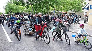 Rund 200 Teilnehmer waren bei der Demo „Kidical Mass“ dabei, die durch die Stadt zog.