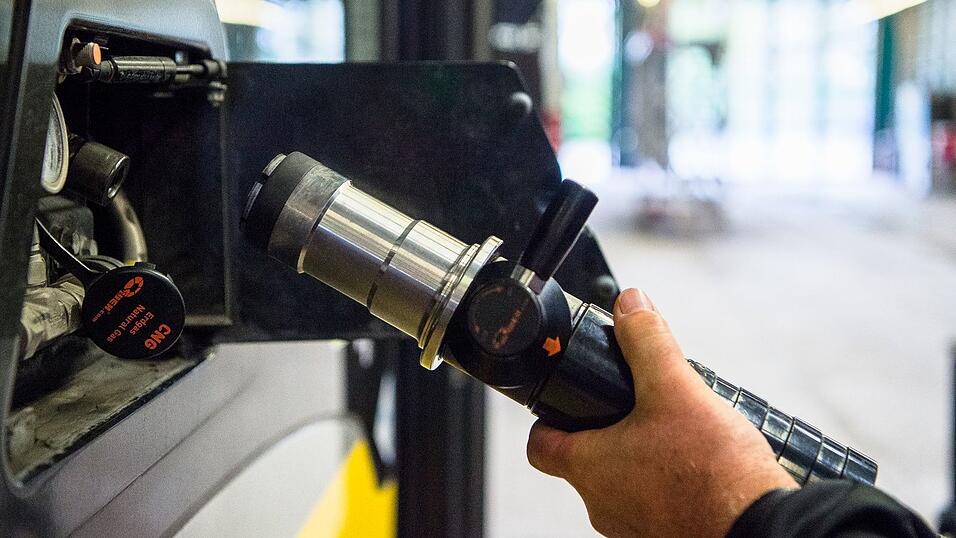 In Augsburg haben die Stadtwerke bislang auf Biogas gesetzt, jetzt wird auf E-Busse umgerüstet. (Archivbild) In Augsburg haben die Stadtwerke bislang auf Biogas gesetzt, jetzt wird auf E-Busse umgerüstet. (Archivbild)