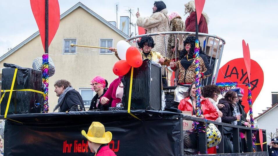 Ausgelassene Stimmung herrschte beim Faschingsumzug in Hofkirchen.