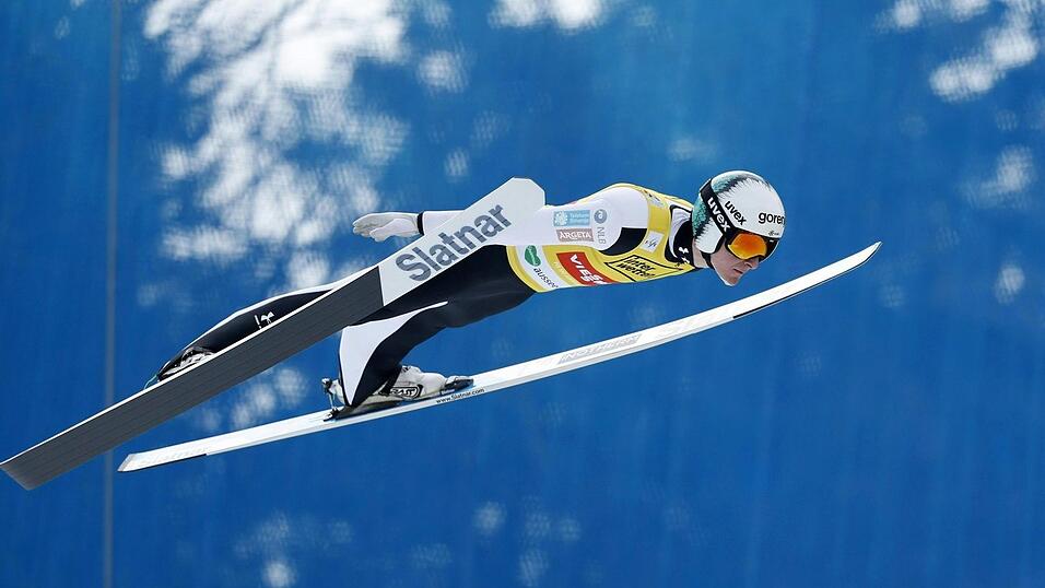 Domen Prevc siegte mit Schanzenrekord in Bad Mitterndorf.