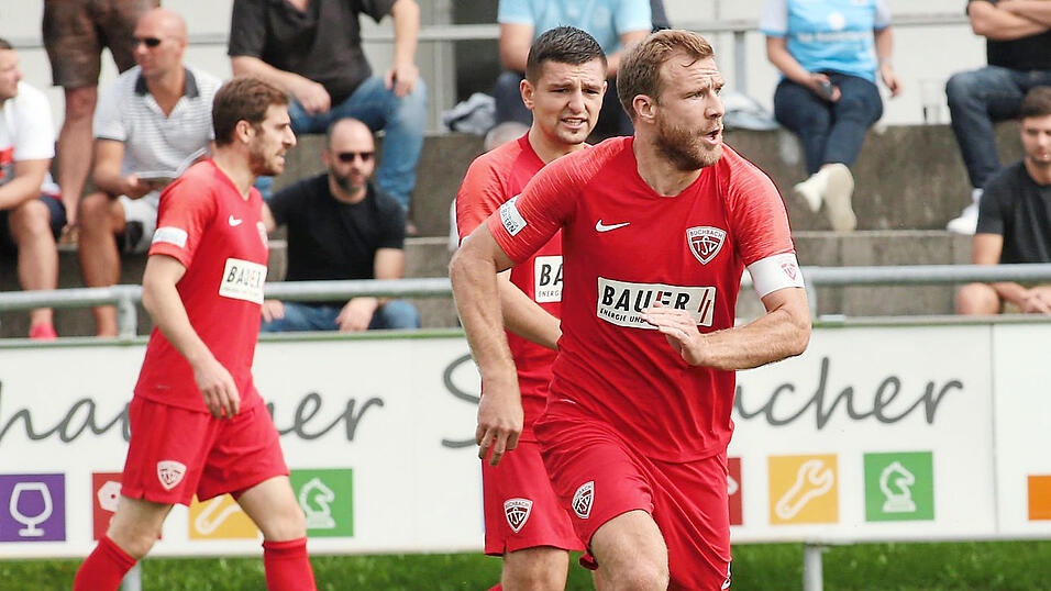 Kapitän Maxi Hain, Patrick Walleth und Christian Brucia mussten in Heimstetten eine bittere Pille schlucken. Kapitän Maxi Hain, Patrick Walleth und Christian Brucia mussten in Heimstetten eine bittere Pille schlucken.