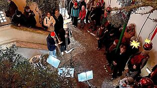Die 'Landshuter Turmbl&auml;ser' spielten weihnachtliche St&uuml;cke im Innenhof.