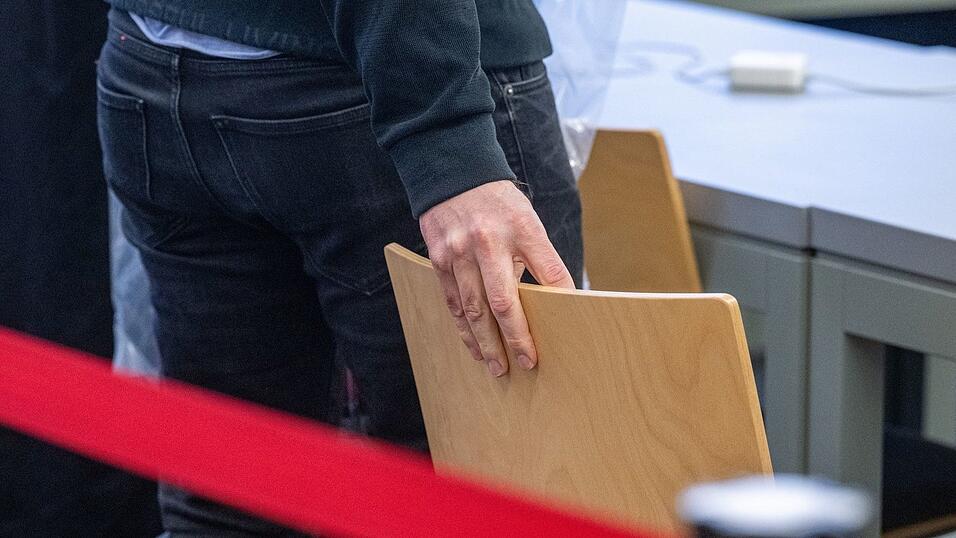 Im Champagner-Fall ist vor dem Landgericht Weiden ein Niederl&auml;nder angeklagt. Er soll Logistiker eine Drogenbande gewesen sein. (Archivbild)