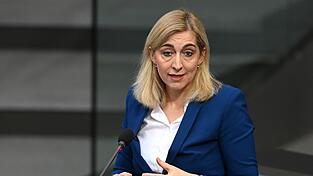 Für Gesundheitsministerin Nina Warken steht ein Jobwechsel an. (Archivbild) Für Gesundheitsministerin Nina Warken steht ein Jobwechsel an. (Archivbild)