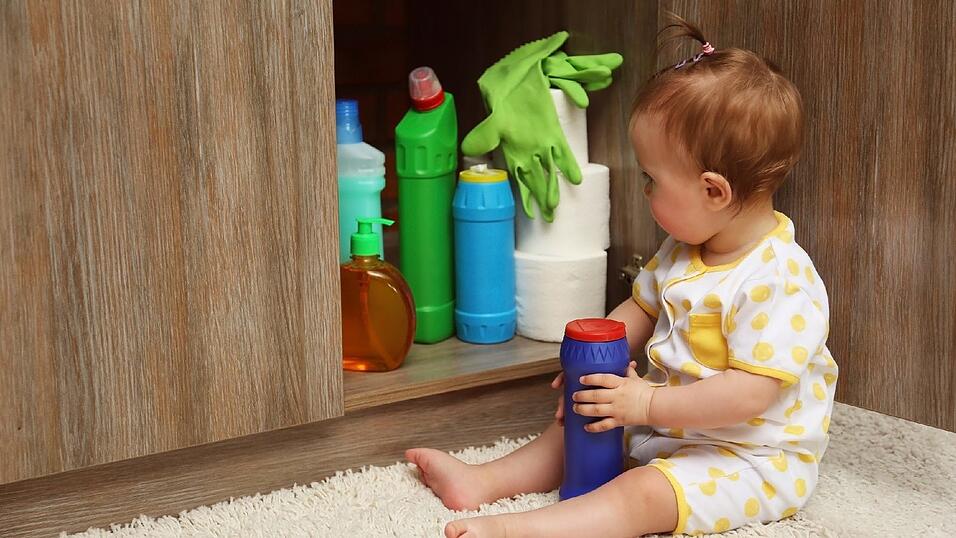 Viele Giftunfälle mit Kindern lassen sich vermeiden. Viele Giftunfälle mit Kindern lassen sich vermeiden.