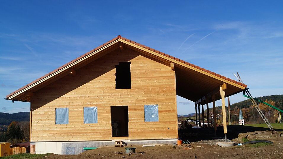 Der Erlös der 80er Party fließt in die Finanzierung des Sportheims. Der Erlös der 80er Party fließt in die Finanzierung des Sportheims.