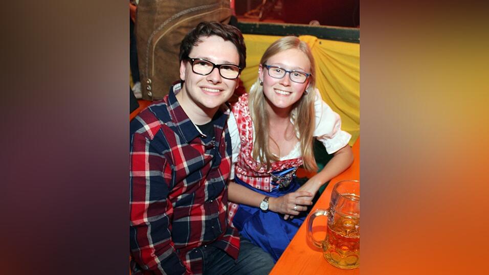 Die Fr&uuml;hjahrsdult 2017 in Landshut neigt sich dem Ende entgegen. Grund genug, noch einmal richtig in den Bierzelten zu feiern - abgerundet vom traditionellen Feuerwerk.