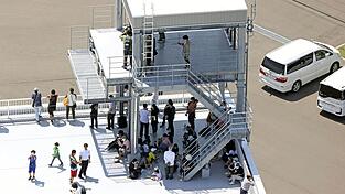 Die Menschen in Japan sind aufgefordert, sich auf höheres Gelände in Sicherheit zu begeben.