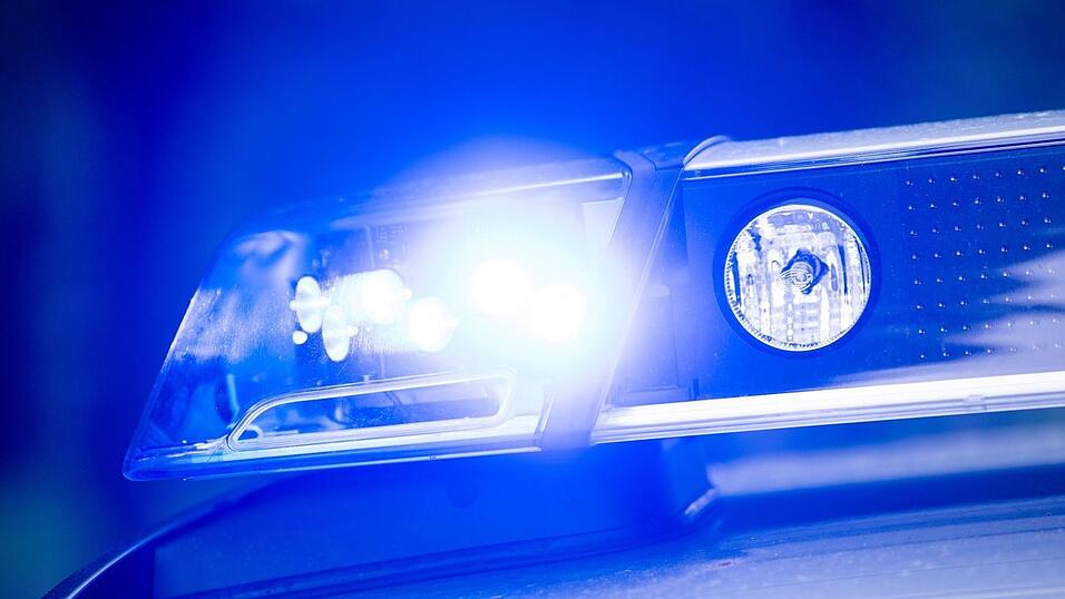 Bei einer Geschwindigkeitskontrolle am Autobahnkreuz Memmingen stellte die Polizei mehr als 200 Verstöße fest. (Symbolbild) Bei einer Geschwindigkeitskontrolle am Autobahnkreuz Memmingen stellte die Polizei mehr als 200 Verstöße fest. (Symbolbild)