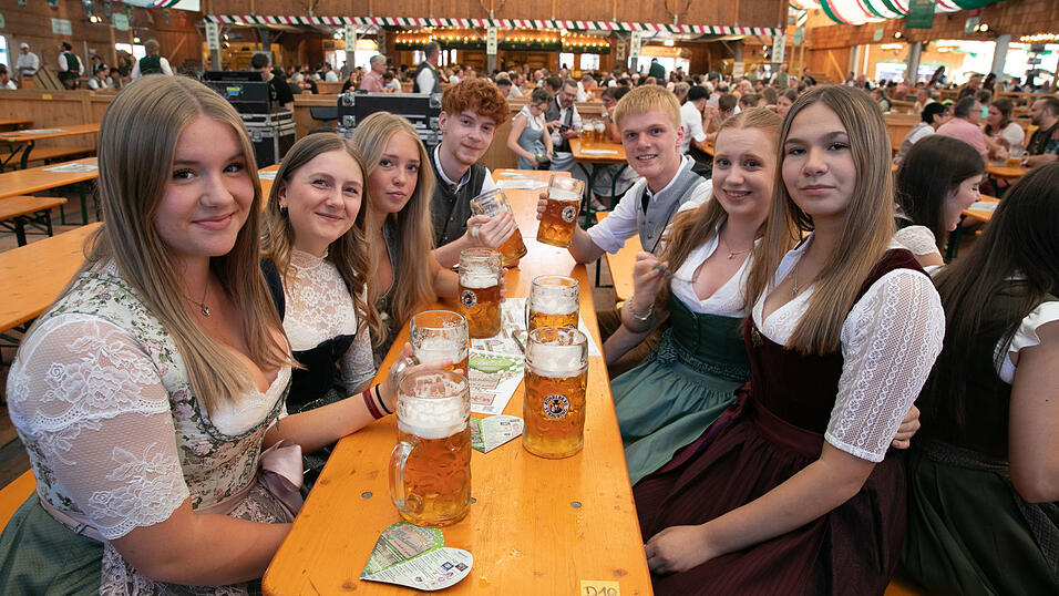 Die Partybilder vom Montag, 18. August, aus dem Festzelt Weckmann. Die Partybilder vom Montag, 18. August, aus dem Festzelt Weckmann.