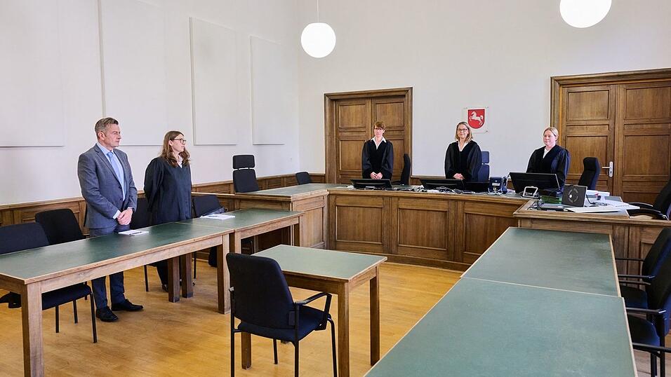 Schon zu Prozessbeginn räumte das Gericht ihnen wenig Chancen ein. Schon zu Prozessbeginn räumte das Gericht ihnen wenig Chancen ein.