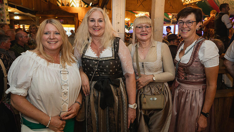 Die Partybilder vom Sonntag, 18. August, aus dem Festzelt Weckmann. Die Partybilder vom Sonntag, 18. August, aus dem Festzelt Weckmann.